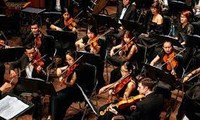 Klaviertalent Le Trang Linh spielt im Mozart- und Rachmaninow-Konzert
