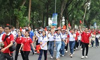 5000 Menschen nehmen am Gehwettbewerb zur Unterstützung der Bedürftigen in Can Tho teil