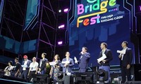 Zehntausende Zuschauer in Ho Chi Minh Stadt sind von BridgeFest 2023 begeistert