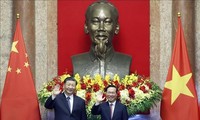 Staatspräsident Vo Van Thuong führt Gespräch mit seinem chinesischen Amtskollegen Xi Jinping