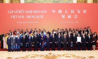 Parlamentspräsident Vuong Dinh Hue nimmt am Vietnam-China-Freundschaftstreffen teil