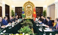 Außenminister Bui Thanh Son führt Gespräch mit dem brasilianischen Außenminister