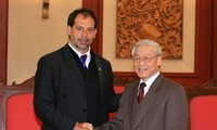 Party leader receives Chilean Senate President  