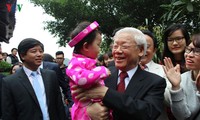 Top leaders join Tet celebrations