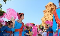 Cham people celebrate Kate festival