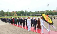 Leaders pay tribute to President Ho Chi Minh on National Day