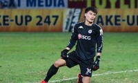 Vietnam U22 goalie Bui Tien Dung: “It’s not a successful season for me”