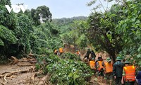 Landslide buries 22 army personnel in Quang Tri province 