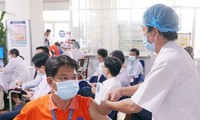 Petrovietnam gives top priority to COVID-19 vaccination 