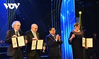 mRNA vaccine researchers win Vietnam’s 3 million USD prize