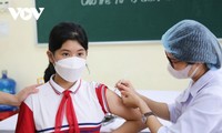 Vietnam speeds up COVID-19 vaccination ahead of new school year
