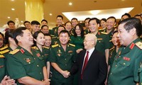 Party chief meets outstanding military youths