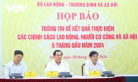 Vietnamese workers' average monthly income rises 7.4% in H1