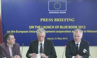 คณะกรรมการสหภาพยุโรปประจำเวียดนามเปิดตัวหนังสือปกเขียวอียู2012
