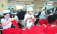 หน่วยงานสิ่งทอเสื้อผ้าสำเร็จรูปเวียดนามจะบรรลุมูลค่าการส่งออกเป็น15พันล้านเหรียญสหรัฐในปี2012
