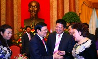ประธานประเทศพบปะกับผู้ประกอบการในโอกาสวันนักธุรกิจเวียดนาม