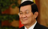 ประธานประเทศเจืองเตินซางพร้อมคณะผู้แทนเวียดนามได้เริ่มการเยือนประเทศบรูไน