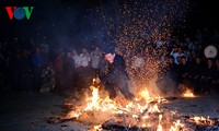 เทศกาลเต้นไฟขอพรปีใหม่ของชนเผ่าเย้าจังหวัดลาวกาย