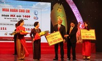 สถานเอกอัครราชทูต ณ กรุงฮานอย มอบรายได้จากการจัดงานเทศกาลประเทศไทยแก่กองทุนคุ้มครองเด็กเวียดนาม