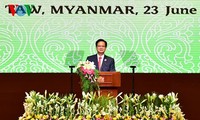 นายกรัฐมนตรีเหงียนเติ๊นหยุงเข้าร่วมกิจกรรมของสมาคมนักลงทุนเวียดนามในพม่า
