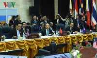 นายกฯเวียดนามเข้าร่วมประชุมอาเซียนกับหุ้นส่วนและการประชุมอีเอเอส