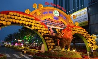 ชาวเวียดนามทั่วประเทศต้อนรับวสันต์ปีใหม่ประเพณี
