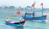  ชาวประมงออกเรือเริ่มฤดูจับปลาใหม่ที่เขตทะเลเจื่องซา