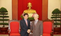 ผู้นำเวียดนามให้การต้อนรับคณะผู้แทนระดับสูงพรรคกิจประชาชนสิงคโปร์