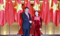 ประธานสภาแห่งชาติเวียดนามเหงียนถิกิมเงินพบปะกับเลขาธิการใหญ่พรรคและประธานประเทศจีน