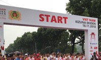 การแข่งขันวิ่งผลัด Kizuna Ekiden 2018 ร่วมประชาสัมพันธ์ความปลอดภัยด้านการจราจร