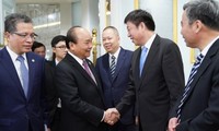 นายกรัฐมนตรีเหงวียนซวนฟุกพบปะกับผู้ประกอบการชั้นนำของจีน