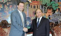 Deputy Prime Minister Nguyen Xuan Phuc receives newly accredited Czech Ambassador