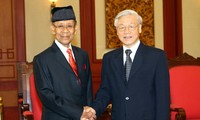 Party General Secretary and President receive Malaysian King