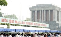 More than 60,000 people visit President Ho Chi Minh Mausoleum