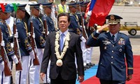 Prime Minister Nguyen Tan Dung arrives in the Philippines