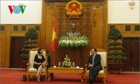 Deputy Prime Minister Hoang Trung Hai receives French Secretary of State