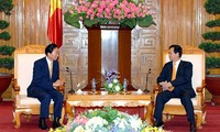Former Japanese PM welcomed in Hanoi