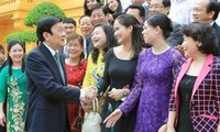 President meets exemplary Vietnamese entrepreneurs