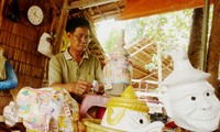 Artisan Lam Phen helps to preserve Khmer traditional arts