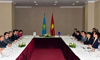 Prime Minister meets Vietnamese businesses in Kazakhstan