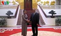 Deputy Prime Minister Nguyen Xuan Phuc receives Cambodia’s Deputy PM