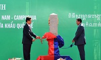 Vietnam, Cambodian Prime Ministers attend border marker inauguration ceremonies