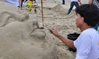 Foreign artists show off sand sculpture in Phan Thiet