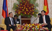 Laos’s Party General Secretary and President visits HCM city