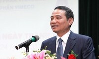 越南交通运输部部长张光义与山萝省选民接触