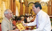 President meets former guards of President Ho Chi Minh