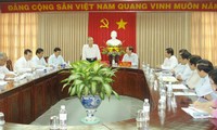 越南祖国阵线中央委员会主席黄担视察同塔省