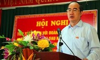 越南政府副总理阮善仁与北江省选民接触