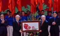 胡志明共青团成立85周年纪念暨2016年李自重奖颁奖仪式