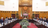 越南政府总理阮春福与科威特首相贾比尔举行会谈